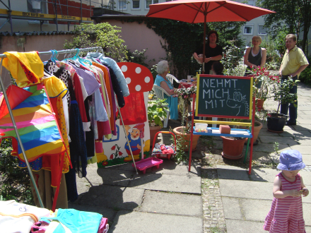 Foto von einem Stand bei einem Flohmarkt., Bild © Gerhard Gassner / Stadt Nürnberg