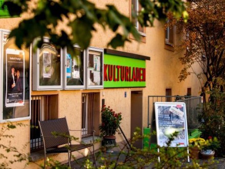 Foto vom Eingang vom Kultur·laden Gartenstadt., Bild © Petra Kellner