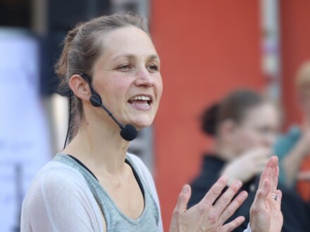 Foto von Katharina Schmerer bei einem Angebot zum Mitsingen., Bild © Katharina Schmerer