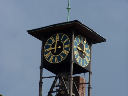 Foto von der Turm·uhr vom Kultur·laden Röthenbach., Bild © Hans-Jürgen Vogt / Stadt Nürnberg