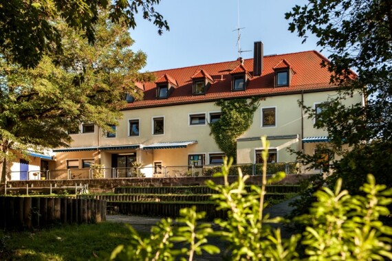 Foto vom Kultur·laden Loni-Übler-Haus von außen.