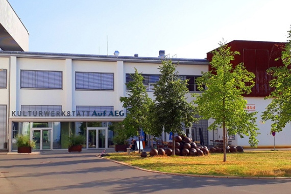 Foto vom Haupt∙eingang von der Kultur∙werkstatt Auf AEG.