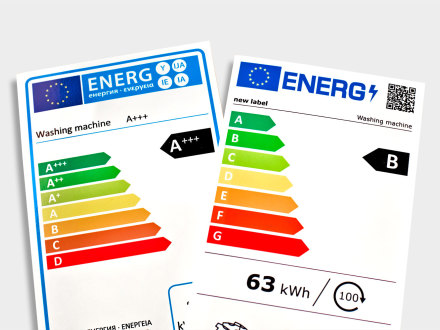 Das Bild zeigt das neue und das alte Energie·label für elektrische Geräte. .