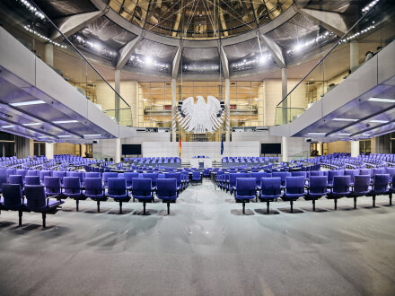 Foto vom Deutschen Bundes·tag von innen., Bild © Schepers_Photography / stock.adobe