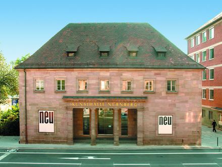Das Bild zeigt die Kunst·halle Nürnberg.