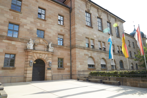 Foto vom Eingang vom Memorium.