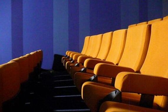 Foto von einer Sitz·reihe im Film·haus·kino Nürnberg.