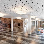 Eine Panoramaansicht des großen Foyers.