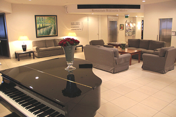 Die Lobby des Ramada Nürnberg Parkhotel.