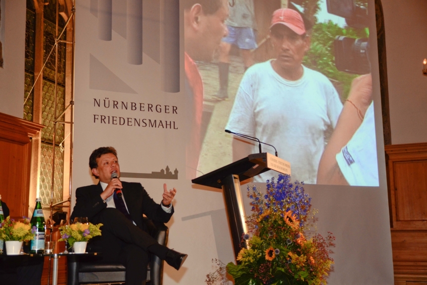 Hollman Morris beim Nürnberger Friedensmahl, Bild © Rick Paschold