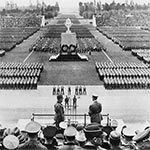 Appell des Reichsarbeitsdienstes auf dem Zeppelinfeld vor Hitler und Hierl, 1938.