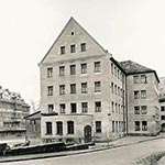 1938 zieht das Nürnberger Gesundheitsamt in sein erstes eigenes Dienstgebäude, in die im 2. Weltkrieg zerstörte ehemalige Katharinenmühle.