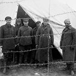 Sowjetische Kriegsgefangene im inoffiziellen sogenannten Russenzeltlager auf dem Reichsparteitagsgelände 1941/42.