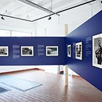 Blick in die Wechselausstellung "Krieg und Frieden – Fotografien von Ewgenij Chaldej".