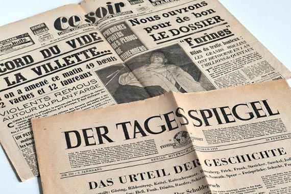 Historische Zeitungsartikel zu den Nürnberger Prozessen.