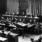 Das Tribunal während der Urteilsverkündung.