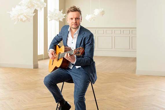 Der Gitarrenvirtuose Dimitri Lavrentiev.