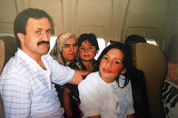 Enver Simsek mit seiner Familie.