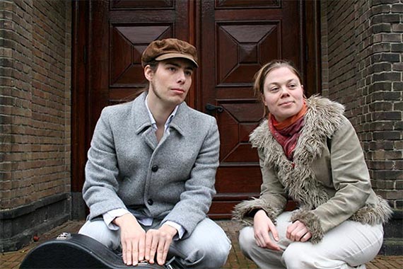 Bobby Rootveld und Sanna van Elst sind das Duo NIHZ.