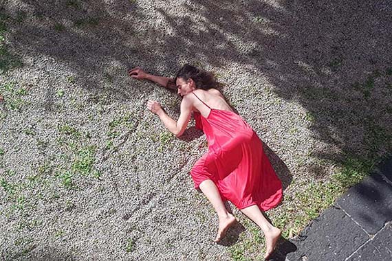 Probenaufnahmen zu Whispering Walls.