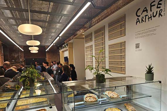 Das Café Arthur im Dokuzentrum.