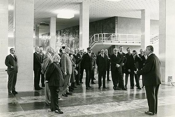 Rede des Oberbürgermeisters Andreas Urschlechter zur Enthüllung von Hermann Kaspars Gobelin in der Meistersingerhalle am 12.01.1970.