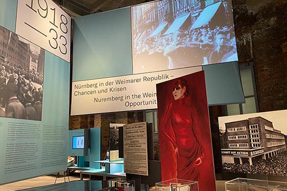 Blick in die Ausstellung "Nürnberg - Ort der Reichsparteitage. Inszenierung, Erlebnis und Gewalt".