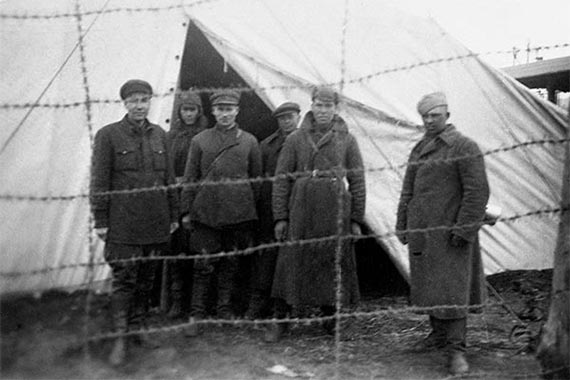 Sowjetische Kriegsgefangene auf dem Reichsparteitagsgelände 1941/42.