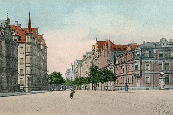 Blick vom heutigen Stresemannplatz nach Westen in die Sulzbacher Straße, Ansichtskarte um 1902.