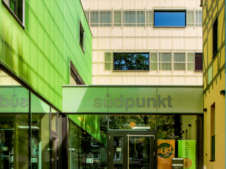 Foto vom Eingang vom südpunkt., Bild © Petra Kellner / Stadt Nürnberg