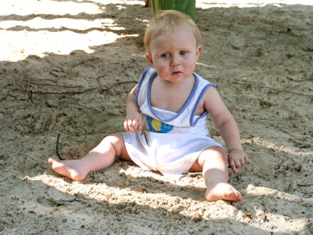 Foto von einem kleinen Jungen im Sommer., Bild © Yvonne Bogdanski / stock.adobe