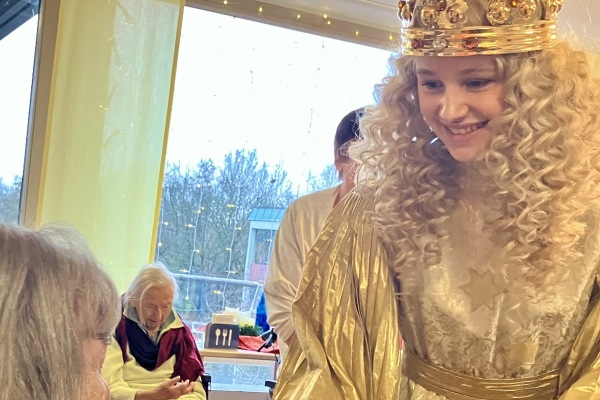 Das Nürnberger Christkind war zu Besuch im Sebastianspital.