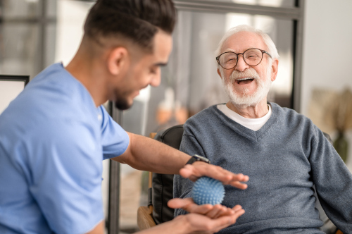 Senior bei Ergotherapie