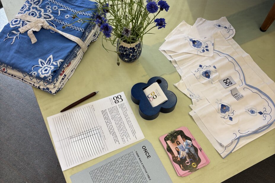 ONCE there was a festive table, Bild © Samuel Rosport