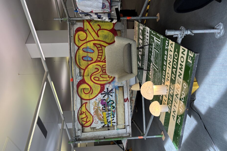 ZirKa Ausstellung: Besitzbar und Leuchtpilze von Flex, Bild © Samuel Rosport