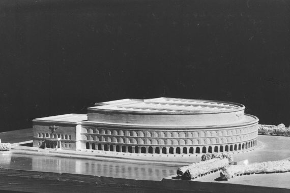 Kongresshallenmodell (Seitenansicht)