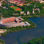 Luftaufnahme der Kongresshalle auf dem ehemaligen Reichsparteitagsgelaende