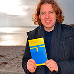Matthias Kröner mit seinem Buch