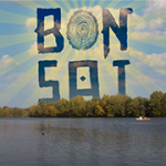 Der Wöhrder See mit dem Schriftzug "Bon Sai" im Himmel