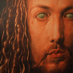 Nahaufnahme eines Gemäldeausschnitts mit einem Gesicht in warmen Brauntönen, langen, gewellten Haaren und Bart. In den Augen liegen goldene Münzen mit geprägten Ornamenten.