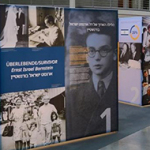 Ausstellungstafeln mit Texten und Bildern