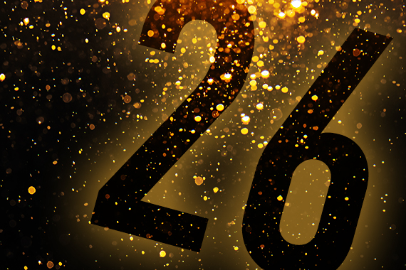 Goldener, glitzernder Hintergrund. Darauf die Zahl 26.