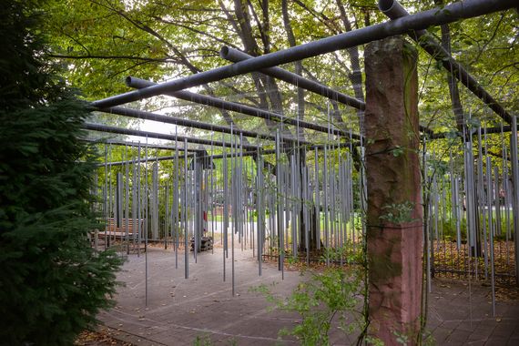 Harfenlabyrinth: Installation von Petra Krischke und Konstantin Krischke