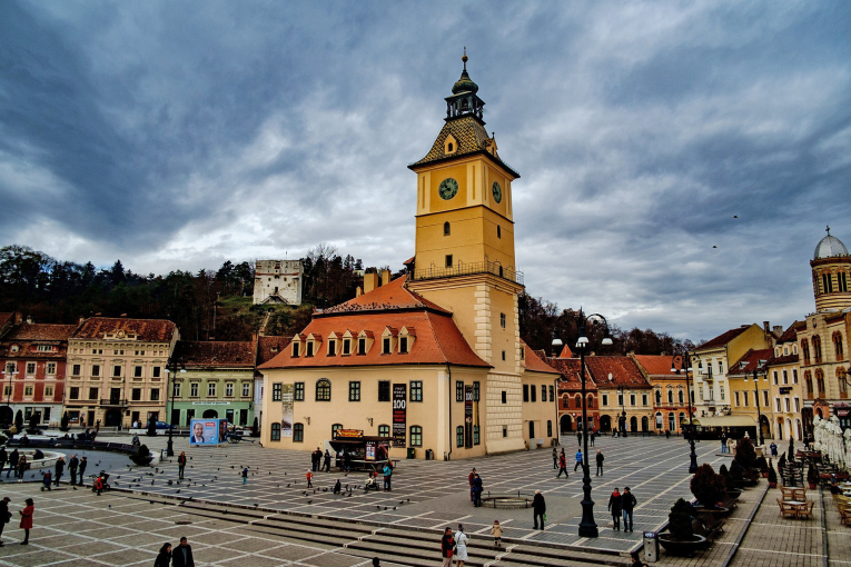 Marktplatz und Rathaus von Brasov (Rumänien), Nürnbergs Partnerstadt seit 2024