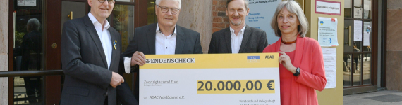 Spendenscheckübergabe des ADAC an die Vereine Partnerschaftsverein Charkiw-Nürnberg und Ukrainer in Franken