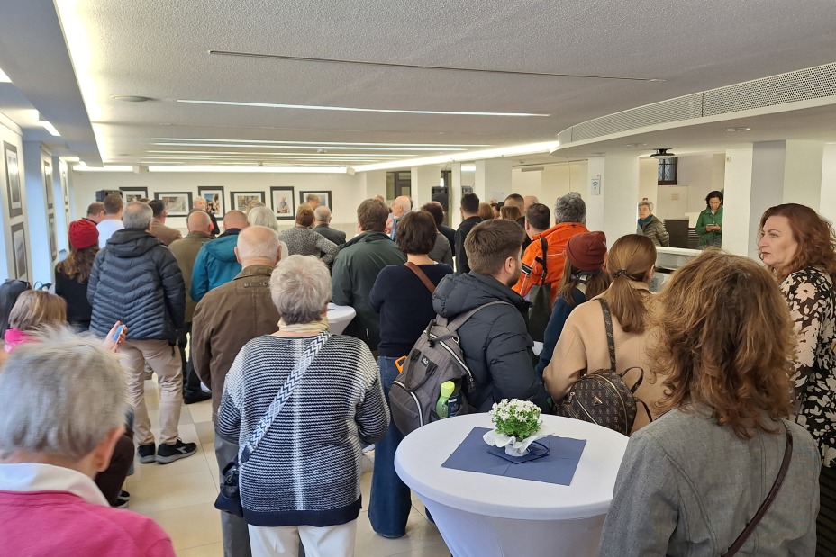 Fotoausstellung "KVA:NUE" mit Aufnahmen des Photoclubs Kavala und des Unposed Collective Nürnberg, Bild © D. Groß / IB, Stadt Nürnberg