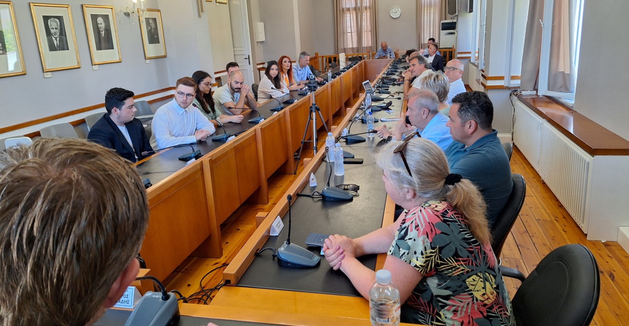 Bild © D. Groß / B, Stadt Nürnberg Gespräch der Nürnberger Delegation mit dem Jugendrat der Stadt Kavala im Sitzungssaal des Rathauses., Bild © D. Groß / B, Stadt Nürnberg