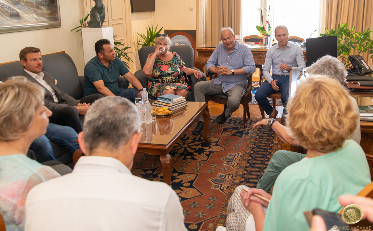 Bild © Konst.Saraidaris / Stadt Kavala Nürnberger Delegation mit Oberbürgermeister Marcus König beim Fachgespräch zu Klima- und Umweltschutzmaßnahmen mit Bürgermeister Theodoros Mouriadis im Rathaus in Kavala., Bild © Konst.Saraidaris / Stadt Kavala