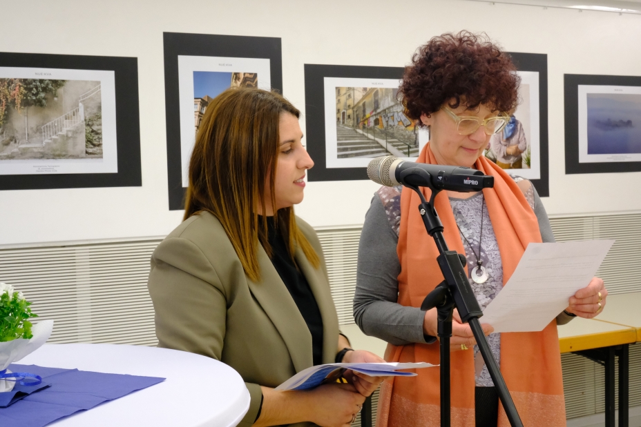 Christina Beza, Maria Karofilidou - Vernissage der Fotoausstellung "KVA:NUE" mit Aufnahmen des Photoclubs Kavala und des Unposed Collective Nürnberg, Bild © Heike Hahn