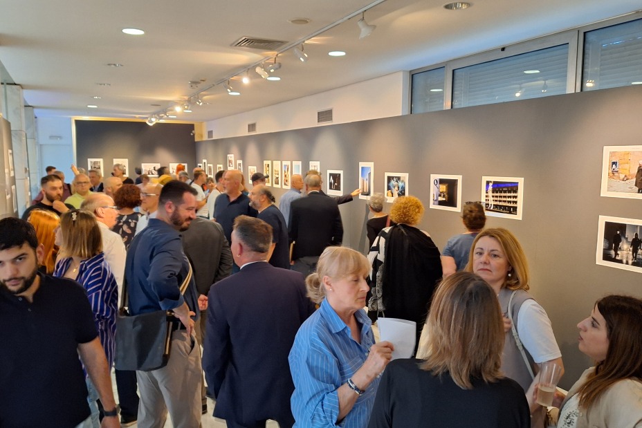 Vernissage der Ausstellung "NUE:KVA" mit Fotografien des Photoclubs Kavala und des Unposed Colletive Nürnberg im griechischen Kavala., Bild © Doris Groß / IB, Stadt Nürnberg